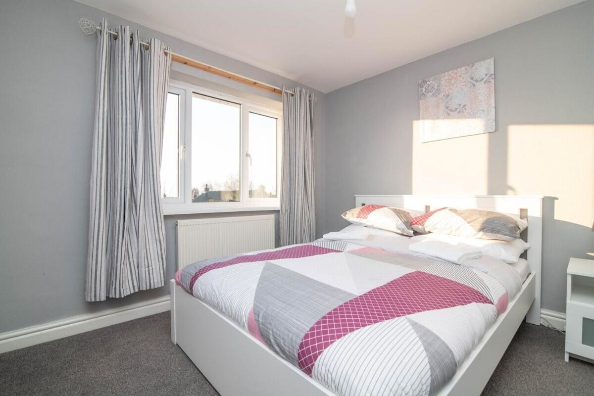 Spacious Two Bed House With Parking And Garden Dudley Extérieur photo